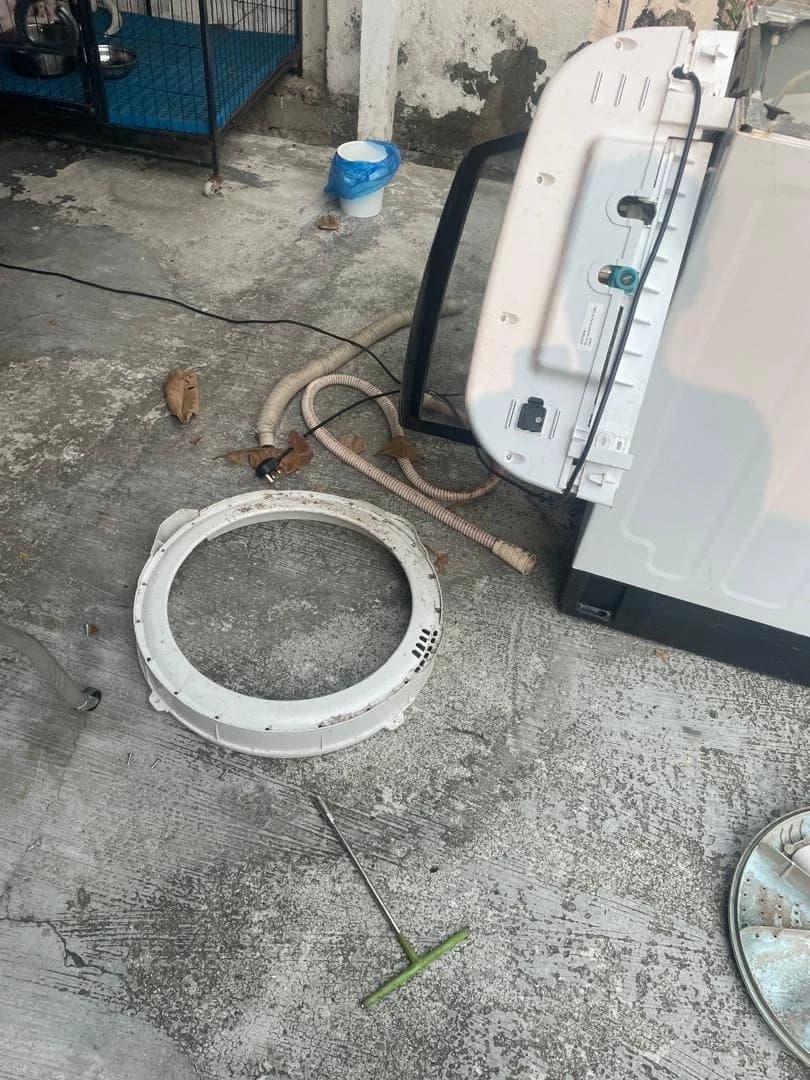 Top-load washer with its top panel and tub ring removed